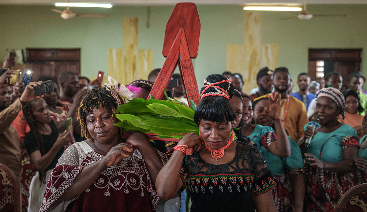 Esimbi women carrying the New Testament